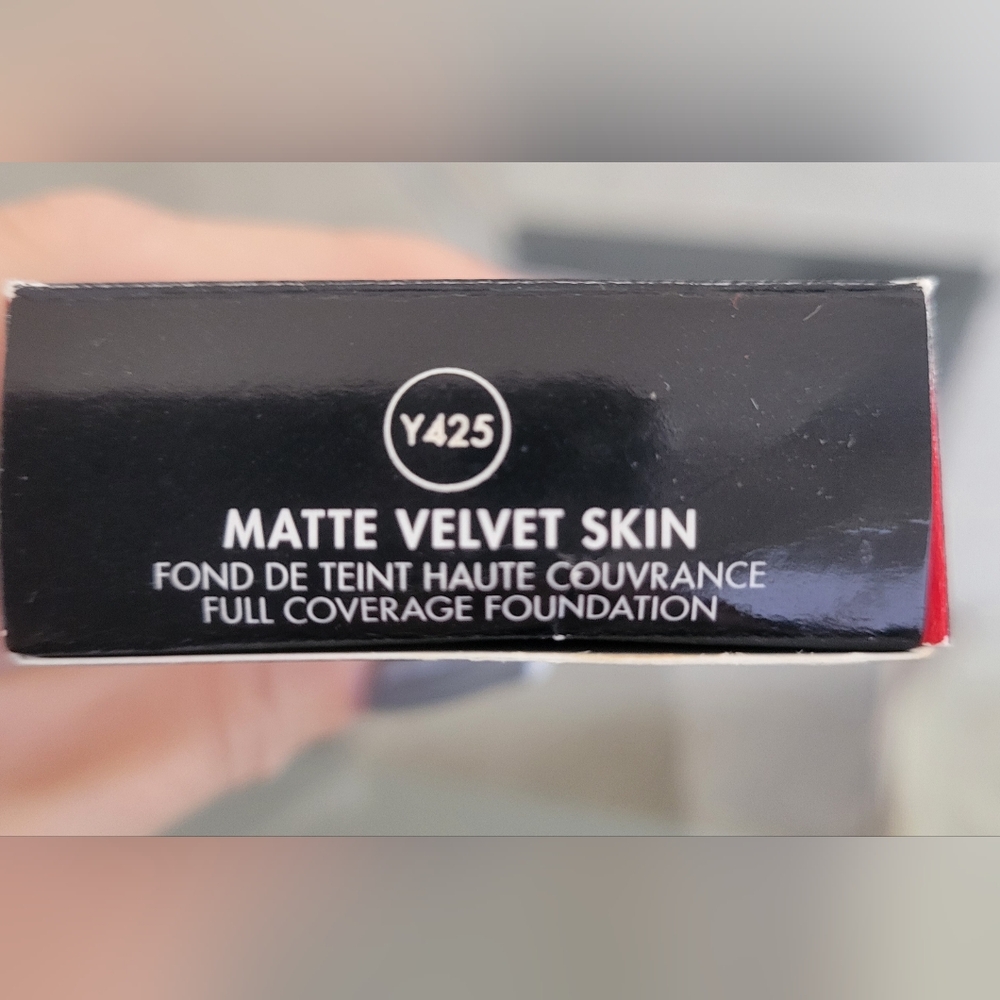 2 for 1! Make Up For Ever Matte Velvet Skin Foundation - Picture 3 of 4